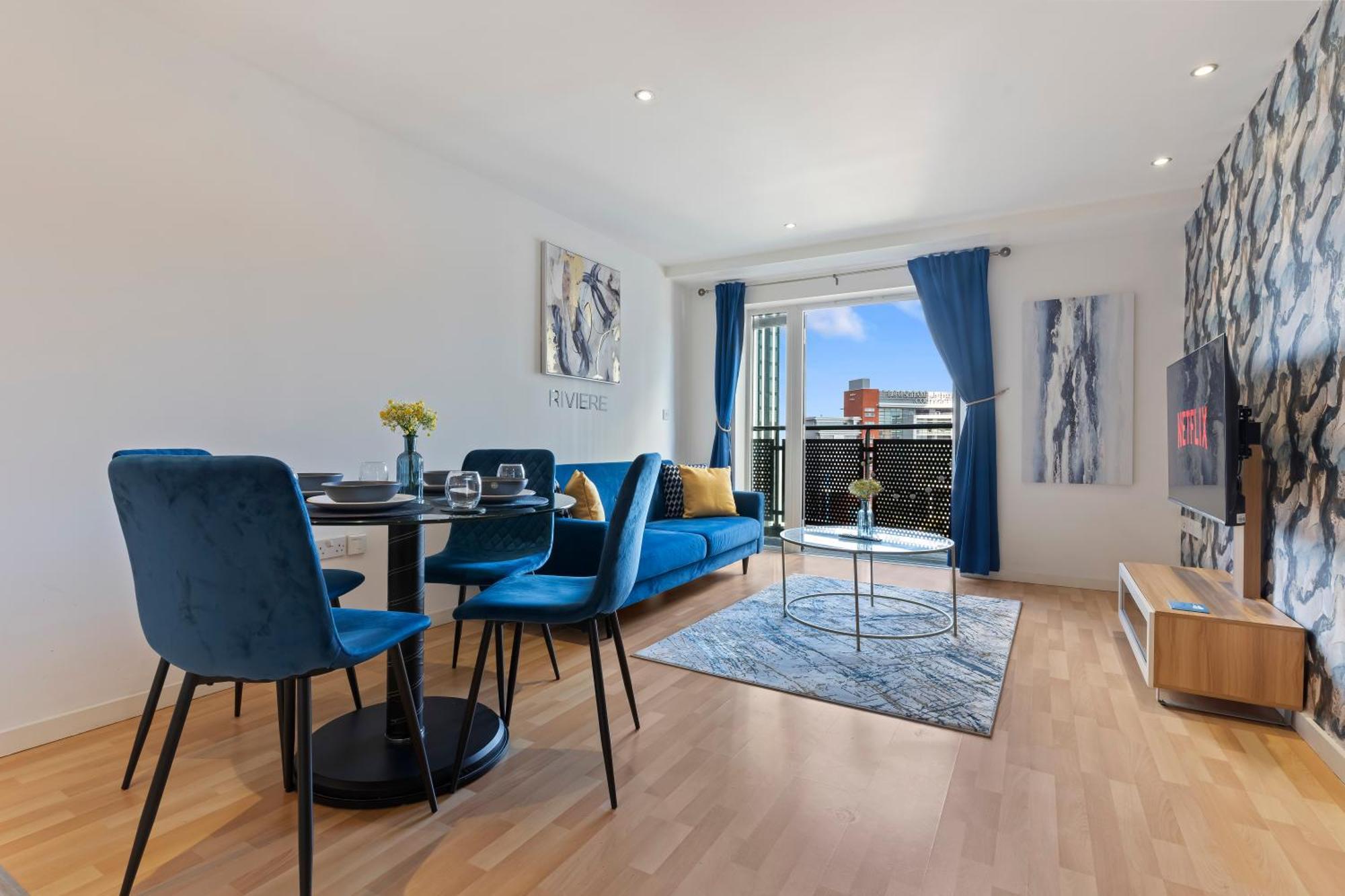 Spacious 2 Bedroom Apartment-City Centre - Free Parking- Sleeps 5 Birmingham Exterior photo