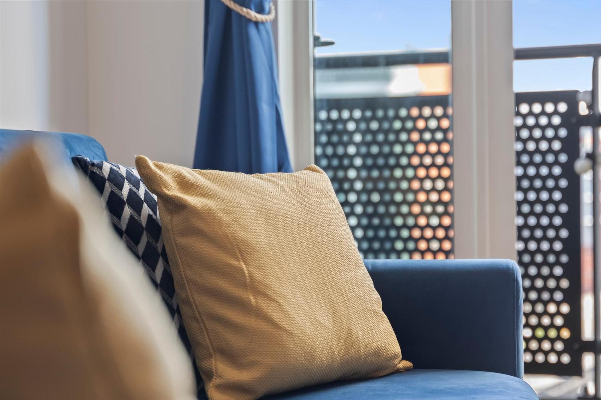 Spacious 2 Bedroom Apartment-City Centre - Free Parking- Sleeps 5 Birmingham Exterior photo